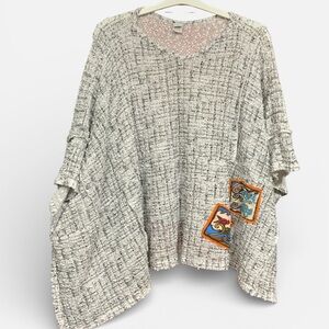 Stylish Gray Tunic with Artistic Patch
